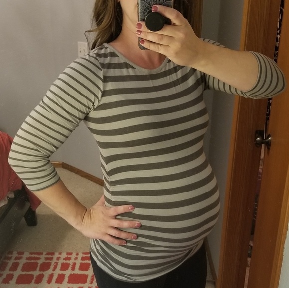 Jessica Simpson Tops - Jessica Simpson Maternity top